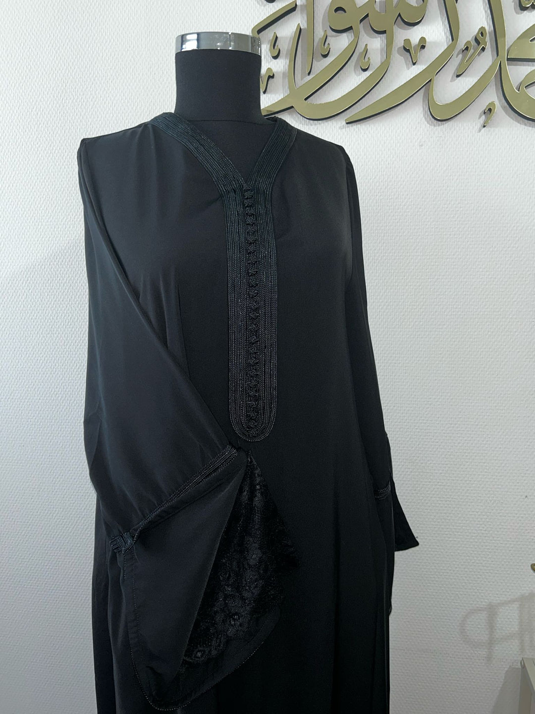 Zwarte Abaya met Kantmouwen